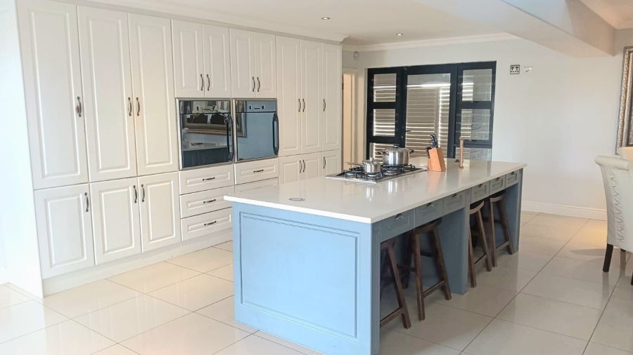 6 Bedroom Property for Sale in Gonubie Eastern Cape